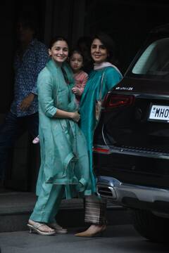 Raksha Bandhan 2024: ट्रेडिशनल लुक में दिखी रणबीर की क्यूट राहा, मॉम आलिया भट्ट की गोद में दिए पोज