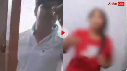 The wife was having sex with the police constable in the room, the husband caught both of them in an objectionable manner, made a video... ਪੁਲਿਸ ਕਾਂਸਟੇਬਲ ਨਾਲ ਕਮਰੇ 'ਚ ਚੋਲ ਮੋਲ ਕਰ ਰਹੀ ਸੀ ਪਤਨੀ, ਪਤੀ ਨੇ ਇਤਰਾਜ਼ਯੋਗ ਹਾਲ 'ਚ ਦੋਵਾਂ ਨੂੰ ਫੜਿਆ, ਬਣਾਈ VIDEO ਤੇ...