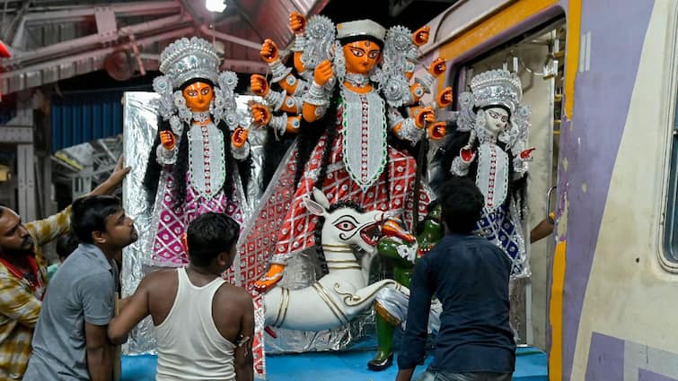 Kolkata Doctor Death Case Durga Puja Committees Reject Mamata Govt Grant In Protest Against RG Kar Rape Murder Kolkata Durga Puja Committees Reject Mamata Govt Grant In Protest Against RG Kar Rape-Murder