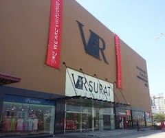 Surat News: સુરતના વીઆર મોલને બોમ્બથી ઉડાવી દેવાની ધમકી, પોલીસે મોલ ખાલી કરાવ્યો, તપાસ શરૂ