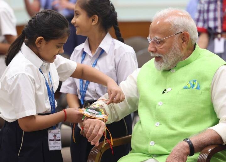 જેમાં તેમણે દરેક વ્યક્તિને એક વૃક્ષ વાવીને માતા અને પૃથ્વી માતાનું સન્માન કરવાની અપીલ કરી હતી.