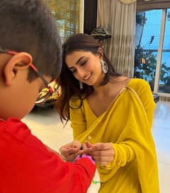 Raksha Bandhan 2024: पलक तिवारी ने लुटाया छोटे भाई पर प्यार, तिलक लगाकर बांधी राखी, येलो सूट में दिखीं बेहद खूबसूरत