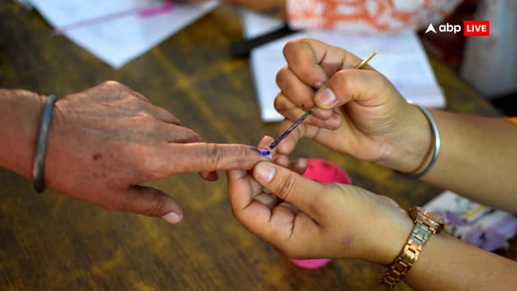 2024 Jammu and Kashmir Assembly Polls: Voting Begins Across 24 Seats In 7 Districts Amid Tight Security Jammu & Kashmir Elections 2024: Queues At Polling Booth As Phase 1 Voting Begins After Decade-Long Wait — Watch