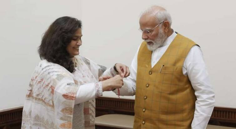 MLA Bhavana Gawali tied Rakhi to Prime Minister Modi at Delhi on occasion of raksha bandhan 2024 Maharashtra Politics marathi news आमदार भावना गवळी यांनी बांधली पंतप्रधान मोदींना राखी, म्हणाल्या,..मोदी देशातील कोट्यवधी बहिणींचे भाऊ