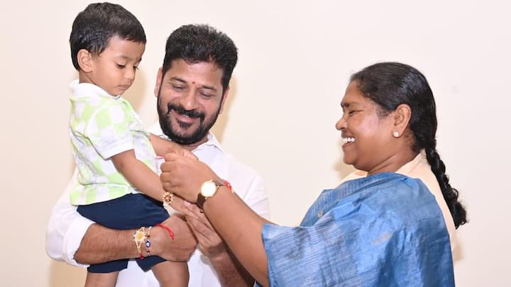 Revanth Reddy Raksha Bandhan: మంత్రి సీతక్క రాఖీ కట్టడంపై రేవంత్ రెడ్డి ప్రత్యేకంగా స్పందించారు. తమ అనుబంధం వెన్నెలంత చల్లనిదాని అభివర్ణించారు. రాష్ట్ర ప్రజలకు రాఖీ శుభాకాంక్షలు తెలిపారు.