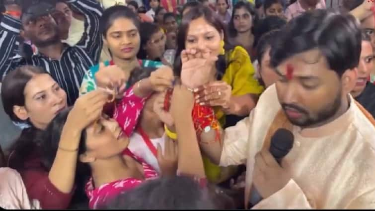 Bihar Patna thousands of girl students tied Rakhis to Khan Sir on Raksha bandhan 2024 VIDEO: राखी से भर गई खान सर की कलाई, पटना में हजारों छात्राओं ने अपने प्रिय शिक्षक को बांधा सुरक्षा कवच