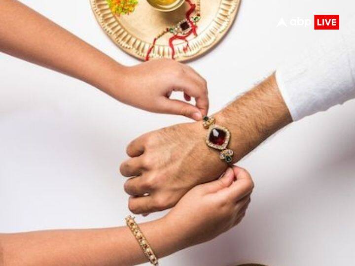 आप भी अपने कल्याण के लिए ईश्वर, गुरु आदि किसी को भी यह रक्षासूत्र बांधे.