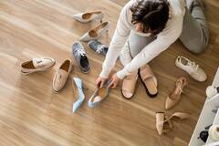 Home Tips: बिखरे हुए चप्पल जूते बिगाड़ रहे घर का लुक, तो आज से अपनाना शुरू करें ये टिप्स