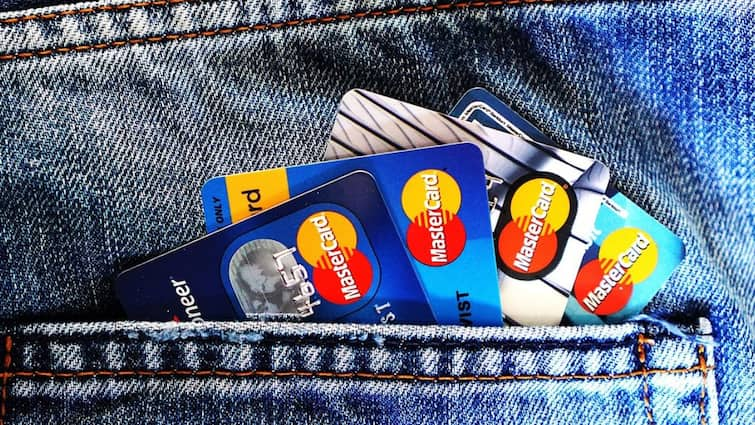 Credit Card Vs Debit Card: What To Choose? Here's The Right Card For Your Spending Needs Credit Card Vs Debit Card: What To Choose? Here's The Right Card For Your Spending Needs