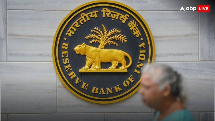 inflation is in control but food inflation is a trouble we need Cautious monetary approach says RBI RBI: कंट्रोल में है महंगाई, फिर भी खाद्य कीमतों में भारी उतार चढ़ाव को लेकर आरबीआई सतर्क