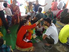 Raksha Bandhan 2024: आगरा जेल में बहनों ने भाई की कलाई पर बांधी राखी, लंबी उम्र की कामना की, देखें तस्वीरें