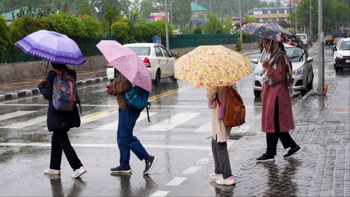 Delhi Weather: दिल्ली में रक्षाबंधन पर कैसा रहेगा मौसम? IMD ने जारी किया अलर्ट, तापमान का भी जानें हाल