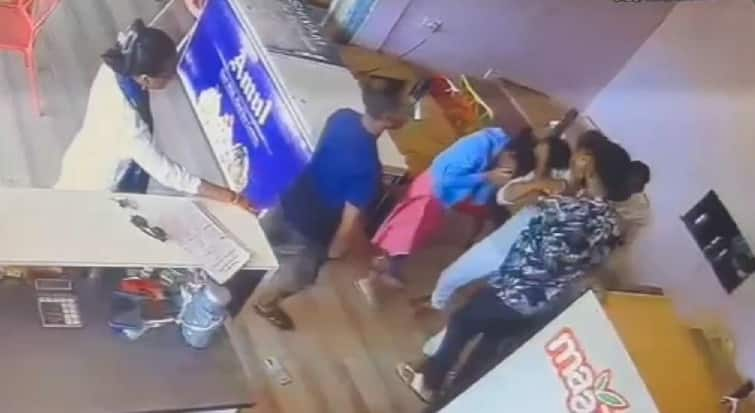 A young woman was brutally beaten due to not giving her a mobile charger The incident was caught on CCTV camera A shocking incident happened in Gadchiroli marathi news धक्कादायक! मोबाईल चार्जर न दिल्याच्या कारणावरून युवतीला बेदम मारहाण; घटना सीसीटीव्ही कॅमेरात कैद