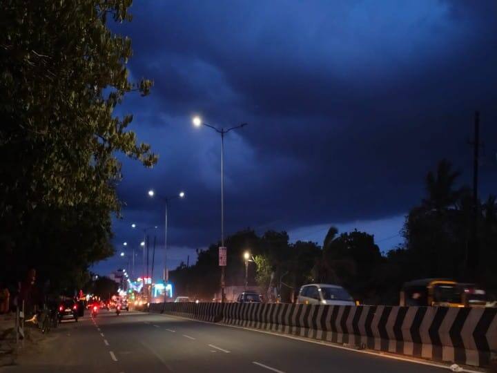 மேகம் கருக்குது மழை வர பாக்குது.. மதுரை மாட்டுத்தாவணி பகுதியில் எடுக்கப்பட்ட கிளிக்..