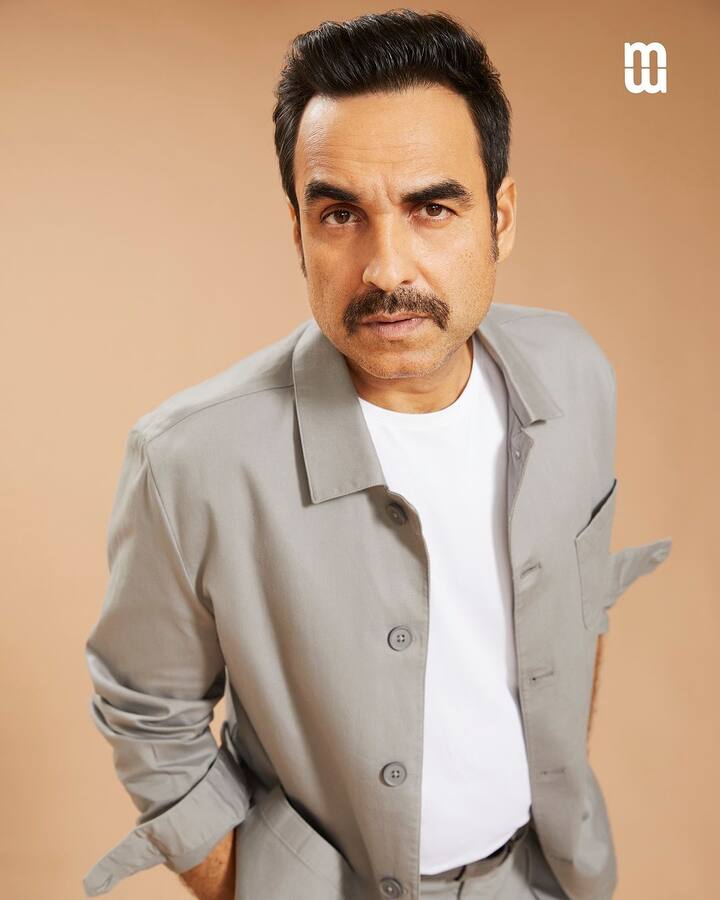 अभिनेता पंकज त्रिपाठी यांनी एका मुलाखतीमध्ये सांगितले 'मला आठवतंय माझ्याकडे काम नव्हतं आणि माझी बायको मुंबईतल्या शाळेत शिकवायची. तिने एकट्याने घर चालवले आणि त्याद्वारे घरच्या मूलभूत गरजा पूर्ण केल्या.