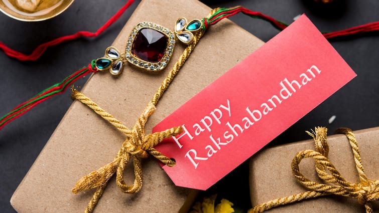 RakshaBandhan 2024 Rakhi wishes you could share with your long distance brother or sister through WhatsApp and Facebook and Instagram Rakhi Wishes 2024 : మీ బ్రదర్ లేదా సిస్టర్​కి వాట్సాప్, ఫేస్​బుక్, ఇన్​స్టాగ్రామ్​ ద్వారా ఇలా రాఖీ శుభాకాంక్షలు చెప్పేయండిలా