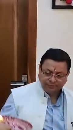 CM धामी ने खटीमा में अपने परिवार के साथ मनाया रक्षा बंधन | ABP NEWS SHORTS