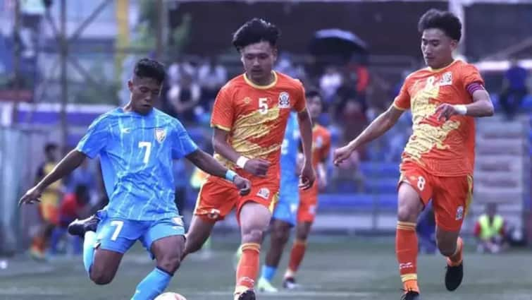 India Start Their Campaign With Win Vs Bhutan Under 20 Saff Championship Monirul Molla Latest Sports News SAFF U20 Championship: 2 रेड कार्ड, लेकिन नहीं मानी हार, भारत ने महज 9 खिलाड़ियों से भूटान को पीटा