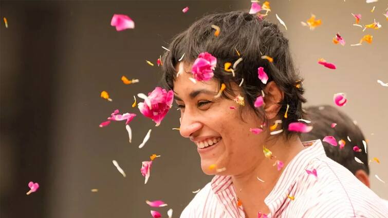 Finally, Vinesh Phogat got a 'medal', not silver, but all the pain was removed with gold! ਆਖਿਰਕਾਰ ਵਿਨੇਸ਼ ਫੋਗਾਟ ਨੂੰ ਮਿਲ ਗਿਆ 'ਮੈਡਲ', ਸਿਲਵਰ ਨਹੀਂ ਗੋਲਡ ਨਾਲ ਦੂਰ ਹੋਇਆ ਸਾਰਾ ਦੁੱਖ!