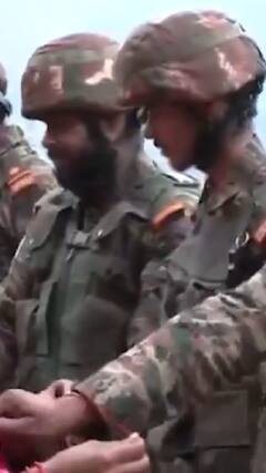 उरी में स्थानीय महिलाओं ने सेना के साथ मनाया रक्षा बंधन | ABP NEWS SHORTS