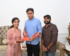 In Pics: కేటీఆర్ చేతినిండా రాఖీలే, ఈసారి ఎవరు కట్టారో తెలుసా?