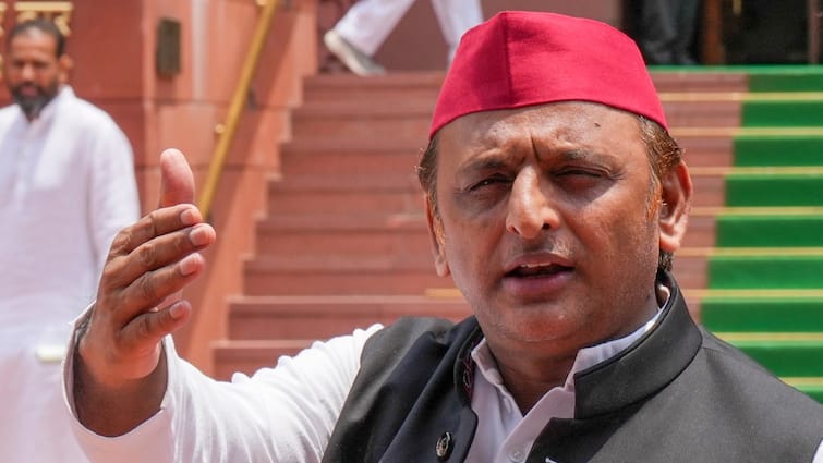 Akhilesh Yadav supported Chandrashekhar Samajwadi Party chief reaction on agriculture scientist posting UP Politics: चंद्रशेखर ने किया आंदोलन का ऐलान तो अखिलेश यादव ने दिया साथ! 368 पदों की भर्ती होगी कैंसिल?