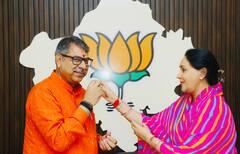 रक्षाबंधन पर राजस्थान की डिप्टी सीएम दीया कुमारी ने CM भजनलाल शर्मा के कलाई में बांधी राखी, देखें तस्वीरें