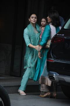 Raksha Bandhan 2024: ट्रेडिशनल लुक में दिखी रणबीर की क्यूट राहा, मॉम आलिया भट्ट की गोद में दिए पोज