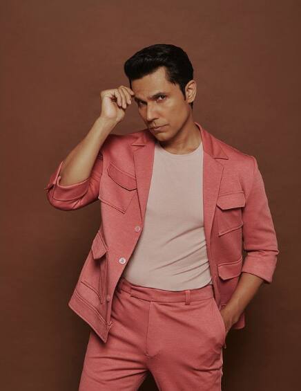 20 अगस्त को रणदीप हुड्डा 48 साल के होने वाले हैं. हरियाणा के मोतीलाल नेहरू स्कूल ऑफ स्पोर्ट्स से पढ़ाई करने वाले रणदीप शुरू से ही खेल-कूद में काफी अच्छे थे.