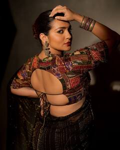 Thangalaan Actress: బ్యాక్ లెస్ బ్లౌజ్ వేసిన ఈ హీరోయిన్ ఎవరో గుర్తు పట్టారా? 'తంగలాన్' చూస్తే ఈజీ!