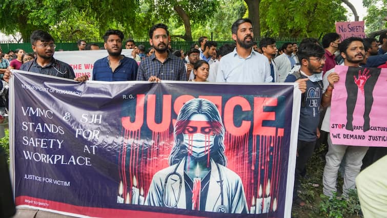 Kolkata rape-murder case hearing in SC today, protests continue across the country for 10 days, doctors are also on strike ਕੋਲਕਾਤਾ ਰੇਪ-ਕਤਲ ਮਾਮਲੇ ਦੀ SC 'ਚ ਸੁਣਵਾਈ ਅੱਜ, 10 ਦਿਨਾਂ ਤੋਂ ਦੇਸ਼ ਭਰ 'ਚ ਪ੍ਰਦਰਸ਼ਨ ਜਾਰੀ, ਡਾਕਟਰ ਵੀ ਹੜਤਾਲ 'ਤੇ