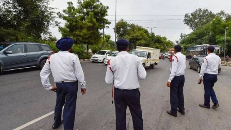 Will there be a challan for riding a bike wearing a half sleeve shirt and slippers Nitin Gadkari's post viral Traffic rules in india: ਹਾਫ ਸਲੀਵ ਕਮੀਜ਼ ਤੇ ਚੱਪਲਾਂ ਪਾ ਕੇ ਬਾਈਕ ਚਲਾਉਣ 'ਤੇ ਹੋਏਗਾ ਚਲਾਨ? ਨਿਤਿਨ ਗਡਕਰੀ ਦੀ ਪੋਸਟ ਵਾਇਰਲ