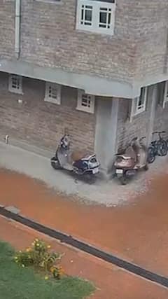 बारामूला में आए भूकंप का CCTV वीडियो | ABP NEWS SHORTS