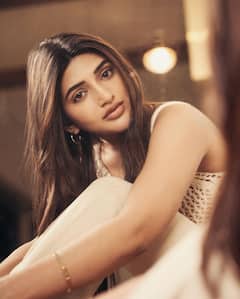 Sreeleela : మత్తెక్కించేలా చూస్తూ Visual Therapy ఇస్తున్న శ్రీలీల.. వైట్ డ్రెస్​లో ఎంత అందంగా ఉందో