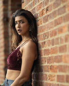 Manchu Laxmi: మంచు లక్ష్మి మత్తెక్కించే పోజులు- చూస్తే మతి పోవాల్సిందే!