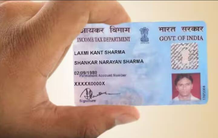 ਭਾਰਤ ਵਿੱਚ ਰਹਿਣ ਲਈ ਲੋਕਾਂ ਨੂੰ ਬਹੁਤ ਸਾਰੇ ਦਸਤਾਵੇਜ਼ਾਂ ਦੀ ਲੋੜ ਹੁੰਦੀ ਹੈ। ਜੋ ਉਨ੍ਹਾਂ ਲਈ ਵੱਖ-ਵੱਖ ਲੋੜਾਂ ਵਿੱਚ ਕੰਮ ਆਉਂਦੇ ਹਨ। ਇਨ੍ਹਾਂ ਦਸਤਾਵੇਜ਼ਾਂ ਵਿੱਚੋਂ ਇੱਕ ਮਹੱਤਵਪੂਰਨ ਦਸਤਾਵੇਜ਼ ਪੈਨ ਕਾਰਡ ਹੈ। ਪੈਨ ਕਾਰਡ ਤੁਹਾਡੇ ਬਹੁਤ ਕੰਮ ਆਉਂਦਾ ਹੈ। ਇਸ ਤੋਂ ਬਿਨਾਂ ਤੁਹਾਡੇ ਬਹੁਤ ਸਾਰੇ ਕੰਮ ਰੁਕ ਸਕਦੇ ਹਨ।