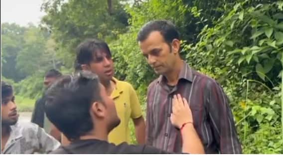 Uttarakhand News: वन दरोगा की पिटाई करने वाले सभी आरोपी गिरफ्तार, मारपीट का वीडियो वायरल हुआ था वायरल Uttarakhand News: वन दरोगा की पिटाई करने वाले सभी आरोपी गिरफ्तार, मारपीट का वीडियो वायरल हुआ था वायरल