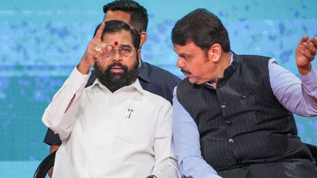 Badlapur School Kids Sexual Assault: Fadnavis Orders SIT, Education Dept Suspends 4 Teachers Badlapur School Case Kids Sexual Assault Fadnavis Orders SIT Education Dept Suspends 4 Teachers Badlapur School Kids Sexual Assault: Fadnavis Orders SIT, Education Dept Suspends 4 Teachers