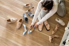 Home Tips: છૂટાછવાયા ચપ્પલ અને શૂઝ ઘરનો લુક બગાડી રહ્યા છે, તો આજથી જ આ ટિપ્સ અપનાવવાનું શરૂ કરો.