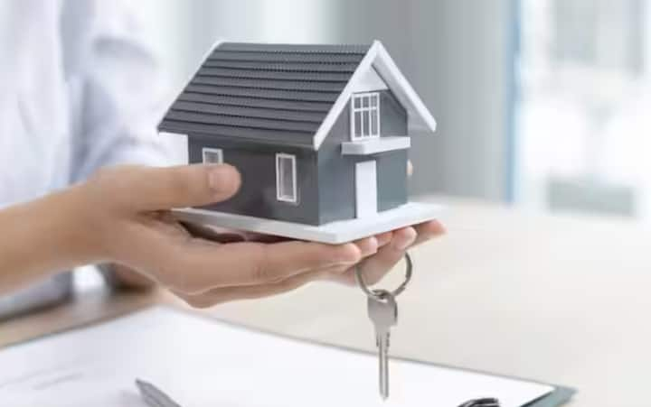 House Renting Tips: ਕਿਰਾਏ 'ਤੇ ਮਕਾਨ ਦੇਣ ਤੋਂ ਪਹਿਲਾਂ ਪੂਰਾ ਕਰਨਾ ਹੁੰਦਾ ਹੈ ਇਹ ਜ਼ਰੂਰੀ ਕੰਮ। ਨਹੀਂ ਤਾਂ ਬਾਅਦ ਵਿੱਚ ਤੁਹਾਨੂੰ ਪਰੇਸ਼ਾਨੀ ਦਾ ਸਾਹਮਣਾ ਕਰਨਾ ਪੈ ਸਕਦਾ ਹੈ।