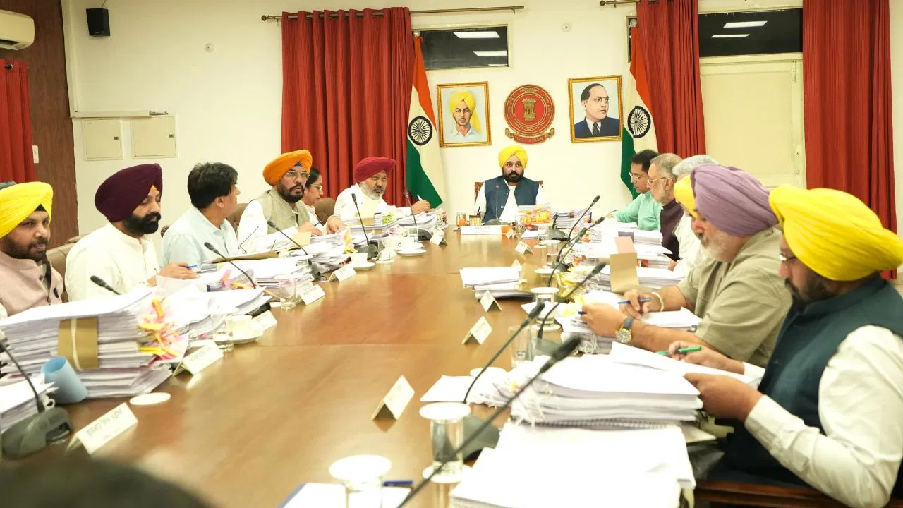 Punjab News: CM ਭਗਵੰਤ ਮਾਨ ਨੇ ਖੁਸ਼ ਕਰਤੇ ਆਪਣੇ MLA, ਪੰਚਾਇਤੀ ਚੋਣਾਂ ਤੋਂ ਪਹਿਲਾਂ ਵੱਡਾ ਕਦਮ, ਬੋਲਣ ਲੱਗੀ ਵਿਧਾਇਕਾਂ ਦੀ ਤੂਤੀ