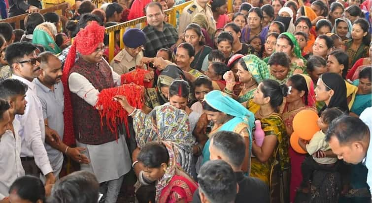 MP Minister Vishwas Sarang Rakshabandhan Celebration Rakhi by 14 thousand women ann मंत्री विश्वास सारंग का सबसे बड़ा रक्षाबंधन महोत्सव, पहले दिन 14 हजार बहनों ने बांधी राखी