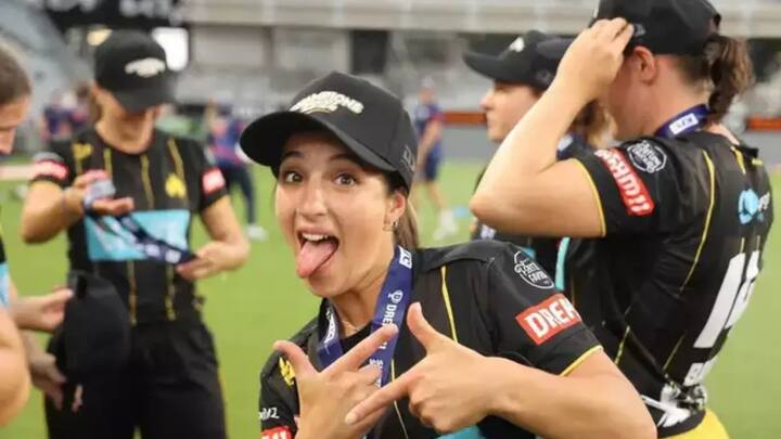 जारा जेटली न्यूजीलैंड के घरेलू क्रिकेट में वेलिंगटन ब्लेज का प्रतिनिधित्व करती हैं. उन्होंने पॉडकास्ट में कहा कि वह मेंस खिलाड़ियों में विराट कोहली को बॉलिंग करने की चाहत रखती हैं. (फोटो क्रेडिट- सोशल मीडिया)