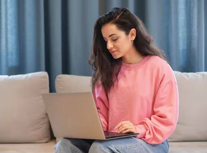 ਇਹਨਾਂ ਅਸਾਮੀਆਂ ਲਈ ਅਪਲਾਈ ਕਰਨ ਦੀ ਯੋਗਤਾ ਪੋਸਟ ਦੇ ਅਨੁਸਾਰ ਹੈ ਅਤੇ ਵੱਖ-ਵੱਖ ਹੁੰਦੀ ਹੈ। ਉਮੀਦਵਾਰ ਜਿਨ੍ਹਾਂ ਨੇ ਮੋਟੇ ਤੌਰ 'ਤੇ ਸਬੰਧਤ ਵਿਸ਼ੇ ਵਿੱਚ UG, PG ਕੀਤਾ ਹੈ, ਅਪਲਾਈ ਕਰ ਸਕਦੇ ਹਨ। ਉਮਰ ਸੀਮਾ 18 ਤੋਂ 35 ਸਾਲ ਹੈ।