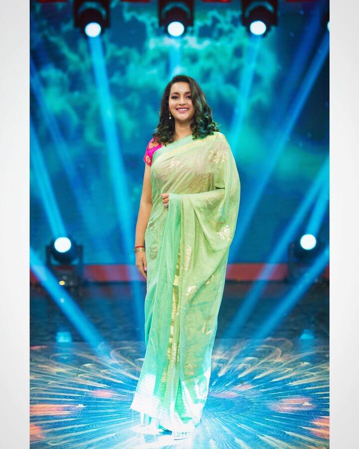 సామాజికి సేవలోనూ చురుగ్గా ఉంటుంది. ముఖ్యంగా మూగ జీవాల సంరక్షిస్తుంది. మరోవైపు సింగిల్ మదర్గా అకిరా, ఆధ్యల బాధ్యతను నిర్వర్తిస్తుంది.