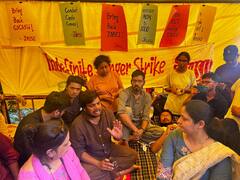 JNU की संपत्तियों को बेचने पर विरोध जारी, भूख हड़ताल पर बैठे छात्र संघ के अध्यक्ष