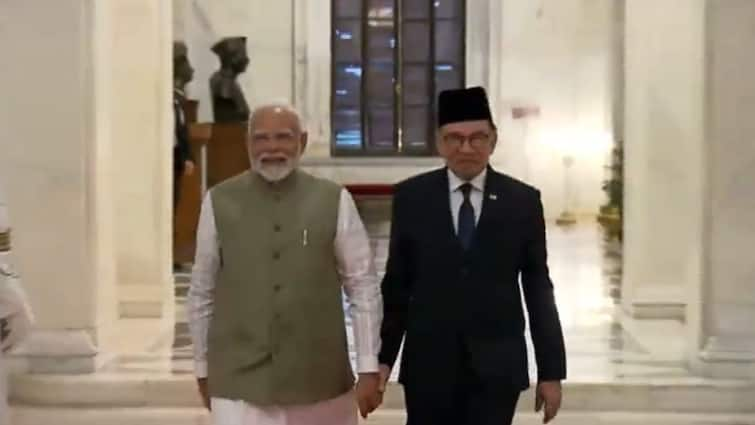 PM Modi Malaysian PM Anwar Ibrahim Strengthen Ties in New Delhi Focus on Indian Workers Tourism PM Modi Welcomes Malaysian PM Anwar Ibrahim On Maiden Visit; Trade, Indian Workers' Jobs Likely On Agenda