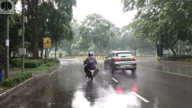 Delhi Weather Rain Fresh Spell Of Rain Brings Down Mercury, Check Forecast For The Day Delhi Weather: Heavy Rain Throws Life Out Of Gear  As Commuters Wade Through Flooded Roads — Videos