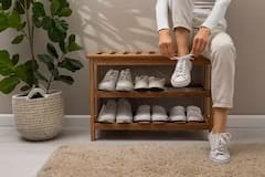 Home Tips: છૂટાછવાયા ચપ્પલ અને શૂઝ ઘરનો લુક બગાડી રહ્યા છે, તો આજથી જ આ ટિપ્સ અપનાવવાનું શરૂ કરો.