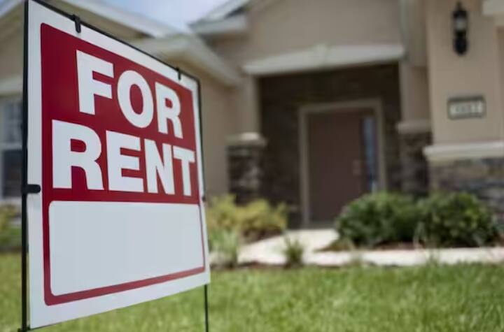 ਅਕਸਰ ਲੋਕਾਂ ਦੇ ਘਰਾਂ ਵਿੱਚ ਬਹੁਤ ਥਾਂ ਹੁੰਦੀ ਹੈ। ਬਹੁਤ ਸਾਰੇ ਖਾਲੀ ਕਮਰੇ ਪਏ ਹੁੰਦੇ ਹਨ। ਇਸ ਲਈ ਅਜਿਹੀ ਸਥਿਤੀ ਵਿੱਚ ਲੋਕ ਆਪਣੇ ਮਕਾਨ ਕਿਰਾਏ 'ਤੇ ਦੇ ਦਿੰਦੇ ਹਨ। ਕਈ ਵਾਰ ਕੁਝ ਜਾਣ-ਪਛਾਣ ਵਾਲੇ ਲੋਕ ਮਿਲ ਜਾਂਦੇ ਹਨ। ਉਹ ਕਿਰਾਏਦਾਰ ਦੇ ਤੌਰ 'ਤੇ ਰਹਿਣ ਲੱਗ ਪੈਂਦਾ ਹੈ। ਤਾਂ ਕਈ ਵਾਰ ਬਾਹਰਲੇ ਲੋਕ ਹੁੰਦੇ ਹਨ।